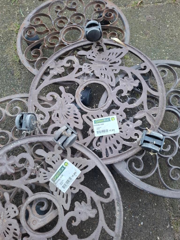 5 Planten Trolleys / Onderzetters op Wielen, Tuin en Terras, Bloempotten, Gebruikt, Metaal, Binnen, Balkon, Tuin, Minder dan 40 cm
