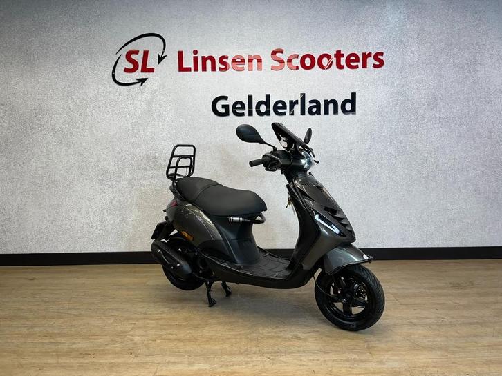 Piaggio Zip SP 25 km/h Agaat Grijs 2018, Fietsen en Brommers, Scooters | Piaggio, Zo goed als nieuw, Zip, Maximaal 25 km/u, Benzine