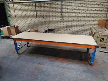 Werkbank inpaktafel werktafel gebruikt beschikbaar voor biedingen