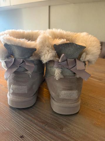 Mooie Ugg mini Baily Bow boots in slangenprint mt 37 beschikbaar voor biedingen