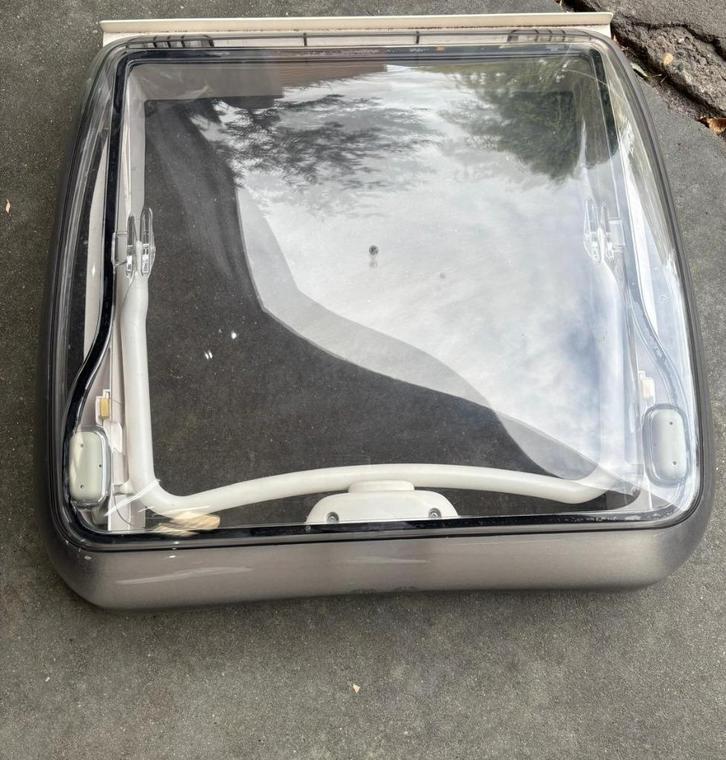 Dometic dakluik 40x40 cm voor camper/caravan excl. hor/verd., Caravans en Kamperen, Caravan accessoires, Gebruikt, Ophalen