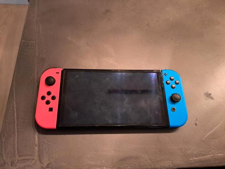 Nintendo Switch OLED + Extra's!, Spelcomputers en Games, Games | Nintendo Switch, Zo goed als nieuw, Avontuur en Actie, 3 spelers of meer
