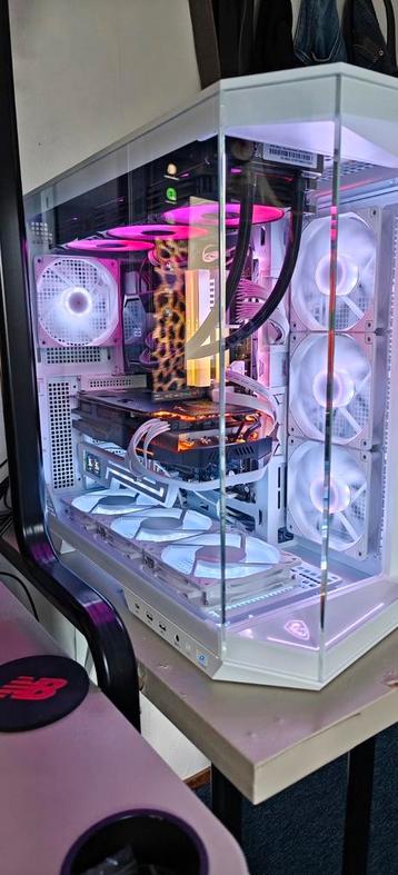 Gaming computer compleet zonder opslag beschikbaar voor biedingen