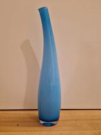 Mooie ranke blauwe Leonardo vaas, Antiek en Kunst, Antiek | Glas en Kristal, Ophalen