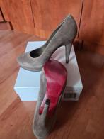 Invito hakken / plateaupumps suede beige / bruin mt 39, Kleding | Dames, Schoenen, Pumps, Beige, Ophalen of Verzenden, Zo goed als nieuw