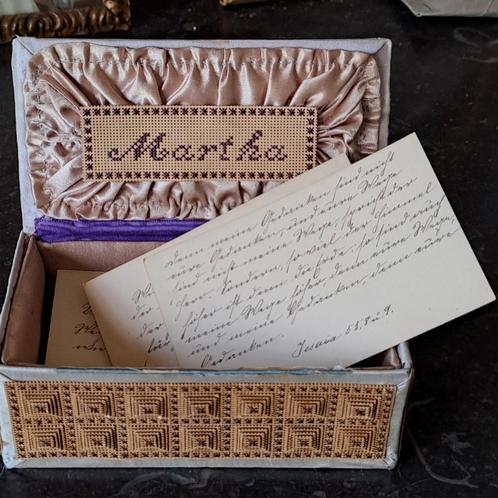 Doosje prachtig en arbeidsintensief  19e eeuw handwerk, Antiek en Kunst, Curiosa en Brocante, Verzenden