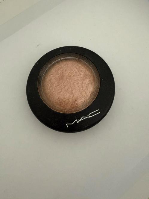 Mac highlighter soft en gentle douglas zgan, Sieraden, Tassen en Uiterlijk, Uiterlijk | Cosmetica en Make-up, Zo goed als nieuw