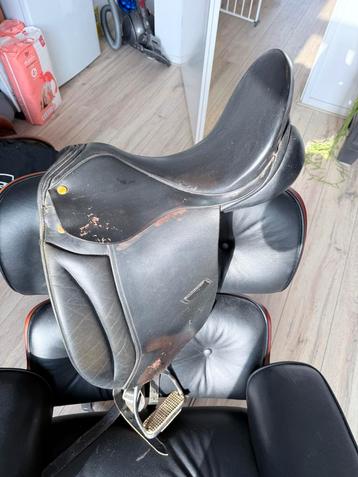 Dressuurzadel beschikbaar voor biedingen