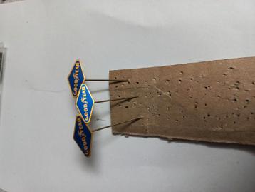 3 stuks speldjes van "Good Year" blikken speldjes  beschikbaar voor biedingen