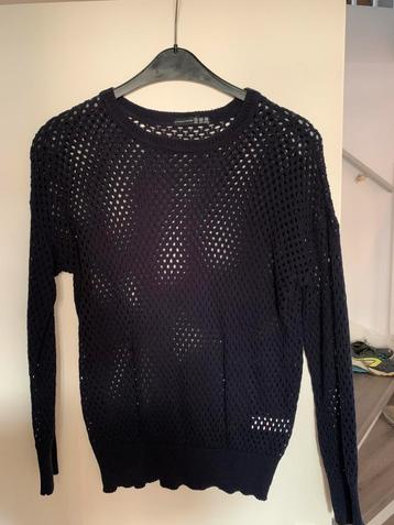 Blauwe trui 40 beschikbaar voor biedingen