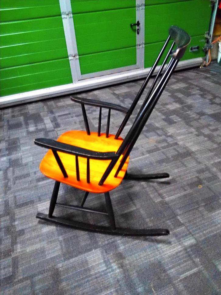 Vintage Deense Schommelstoel stijl Ilmari Tapiovaara, Huis en Inrichting, Stoelen, Gebruikt, Eén, Hout, Zwart, Ophalen
