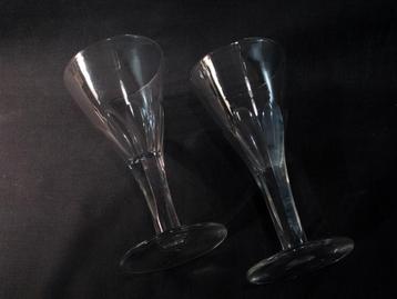 Twee drinkglazen antiek glas met geslepen kelk 1800. 1975 beschikbaar voor biedingen