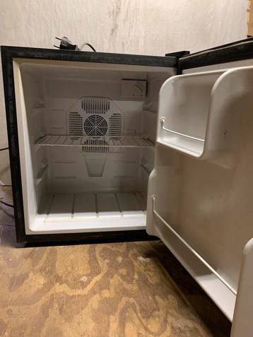 Koelbox voor de bouw en koelkastje te koop beschikbaar voor biedingen