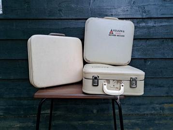3 oude retro vintage reis koffers. Reistassen. Met sleutels. beschikbaar voor biedingen