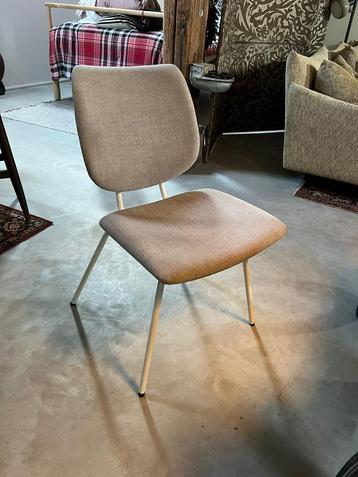 4 eetkamerstoelen beschikbaar voor biedingen