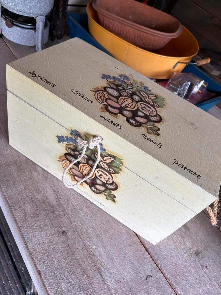 Houten Kist met Noten Decoratie, Huis en Inrichting, Woonaccessoires | Kisten, Gebruikt, Minder dan 50 cm, Overige houtsoorten