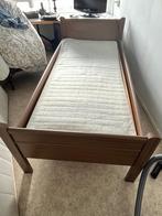 Bed 90x200 met gemotoriseerde lattenbodem., Huis en Inrichting, Slaapkamer | Bedden, Ophalen, 90 cm, Eenpersoons, Bruin