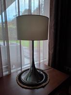 Moderne tafellamp  met trompet voet, Huis en Inrichting, Lampen | Tafellampen, 50 tot 75 cm, Ophalen of Verzenden, Zo goed als nieuw