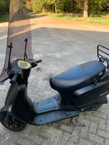Zwarte Toscaanse Scooter GTS nette scooter !!! 50/55 per uur beschikbaar voor biedingen