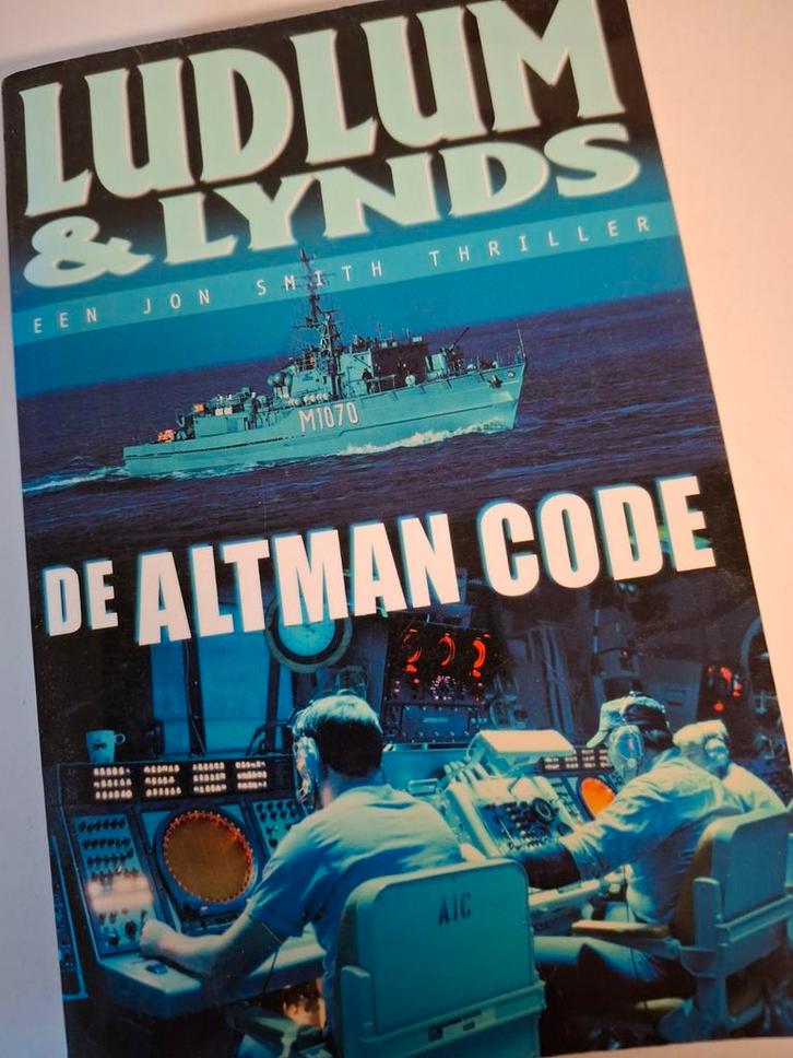 De Altman Code - Ludlum & Lynds, Boeken, Thrillers, Zo goed als nieuw, Ophalen of Verzenden