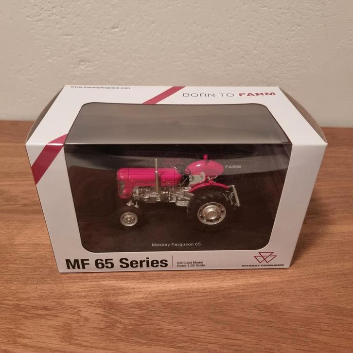Massey Ferguson 65 Universal Hobbies, Hobby en Vrije tijd, Modelauto's | 1:32, Nieuw, Tractor of Landbouw, Universal Hobbies, Ophalen of Verzenden
