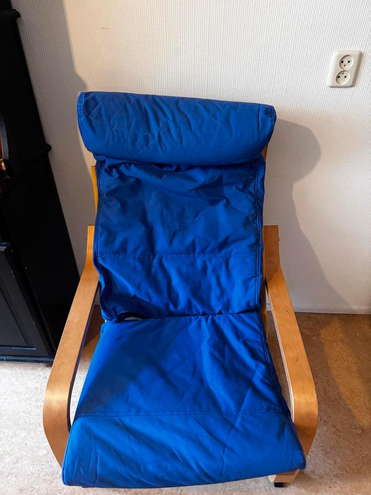 Blauwe stoel met kussen, Huis en Inrichting, Fauteuils, Gebruikt, Hout, Minder dan 50 cm, 75 tot 100 cm, Ophalen