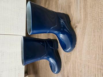 Regenlaarsjes maat 25 beschikbaar voor biedingen