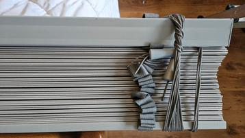 Houten jaloezie zo goed als nieuw 2050mm x 1820mm beschikbaar voor biedingen