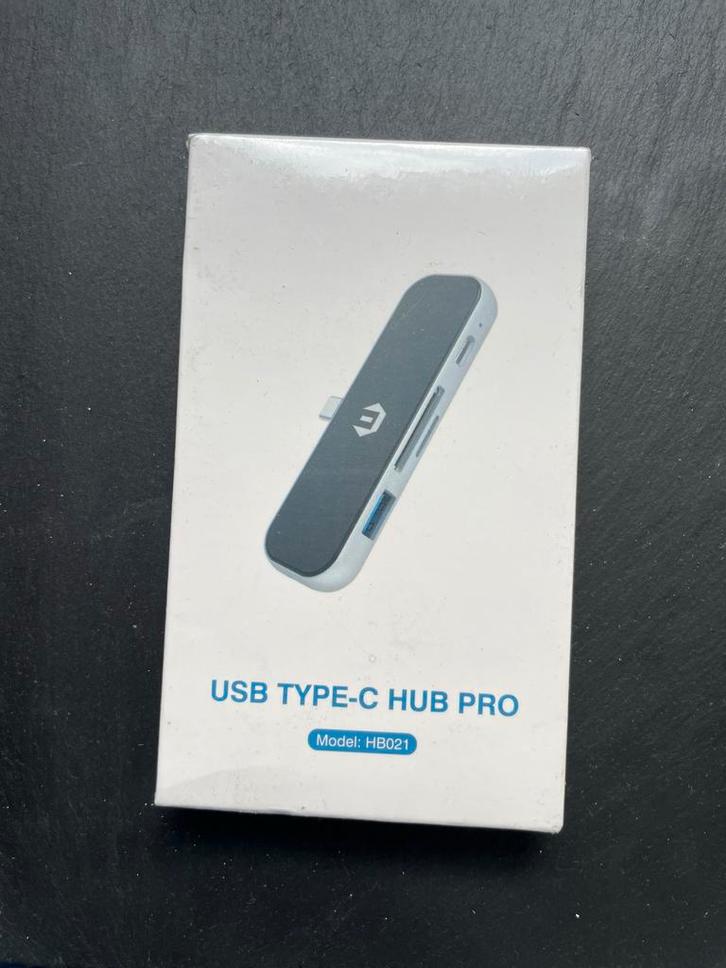 USB-C Hub Pro, Computers en Software, Dockingstations, Nieuw, USB-hub, Laptop, Ophalen of Verzenden