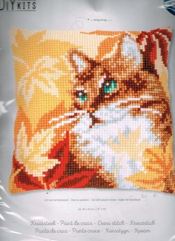Cado vervaco borduurpakket kussen poes in herfstbladeren beschikbaar voor biedingen