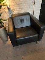 Zwarte lederen fauteuil met stalen poten, Huis en Inrichting, Fauteuils, Ophalen, Gebruikt, Leer, 75 tot 100 cm