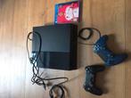 PS4 inclusief controllers, kabels en 2 spellen, Spelcomputers en Games, Ophalen, Gebruikt, Original