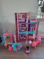 Barbiehuis met auto, helikopter, kleiner prinsessenhuis etc, Ophalen, Gebruikt, Poppenhuis