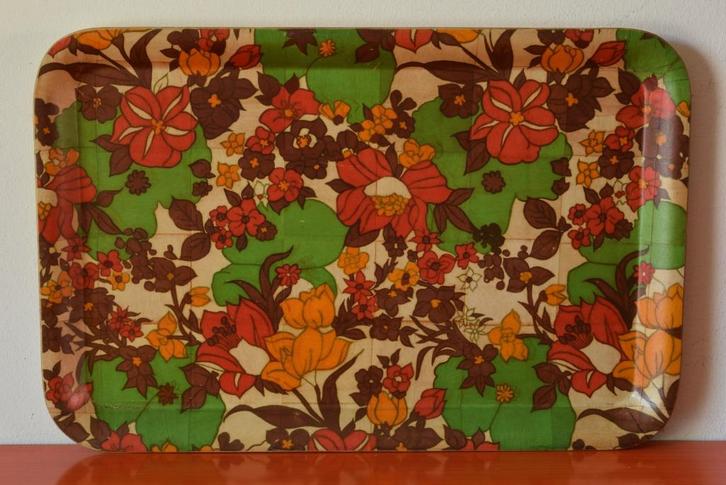 Retro vintage jaren 70 dienblad van geperst hout - Bloemen, Huis en Inrichting, Woonaccessoires | Dienbladen, Zo goed als nieuw