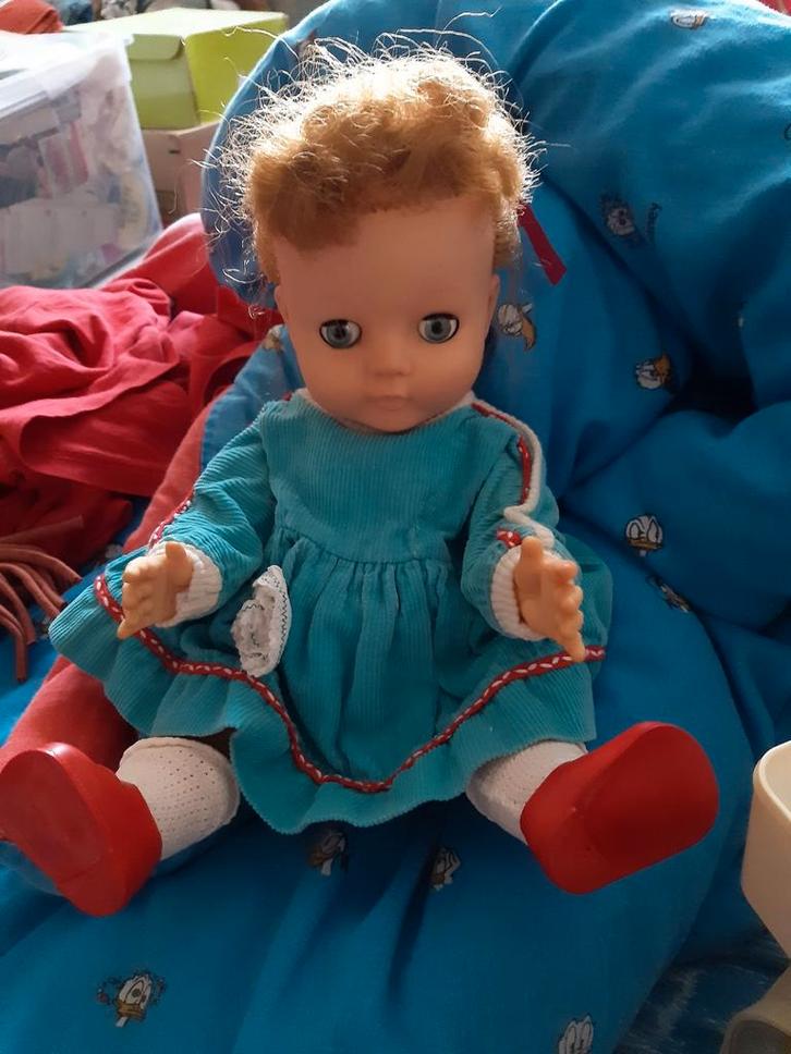 Blanke pop ( rode schoentjes), Verzamelen, Poppen, Zo goed als nieuw, Pop, Ophalen of Verzenden