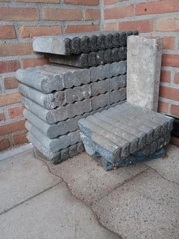 Palissades, gebruikt maar in goede staat  beschikbaar voor biedingen