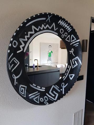 Groote ronde wand spiegel beschikbaar voor biedingen