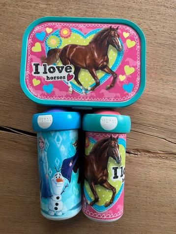 Broodtrommel en beker Mepal - I love horses en frozen beschikbaar voor biedingen
