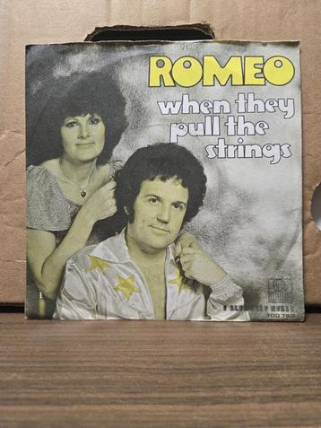 Romeo - When they pull the strings beschikbaar voor biedingen