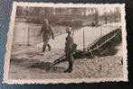 1xFoto100%wo 2duitse soldaten wacht brug in osten, Verzamelen, Militaria | Tweede Wereldoorlog, Ophalen of Verzenden, Landmacht
