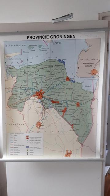 12 provinciekaarten oprolbaar voor €.50 beschikbaar voor biedingen