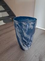 Blauwe Glazen Vaas, Ophalen