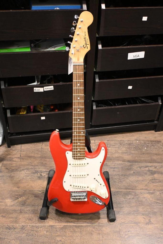Fender Squire Mini Elektrische Gitaar, Muziek en Instrumenten, Snaarinstrumenten | Gitaren | Elektrisch, Gebruikt, Solid body