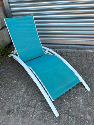 Ligbed blauw beschikbaar voor biedingen