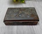japanse doosje in relief hanen en bloemen, Antiek en Kunst, Ophalen of Verzenden