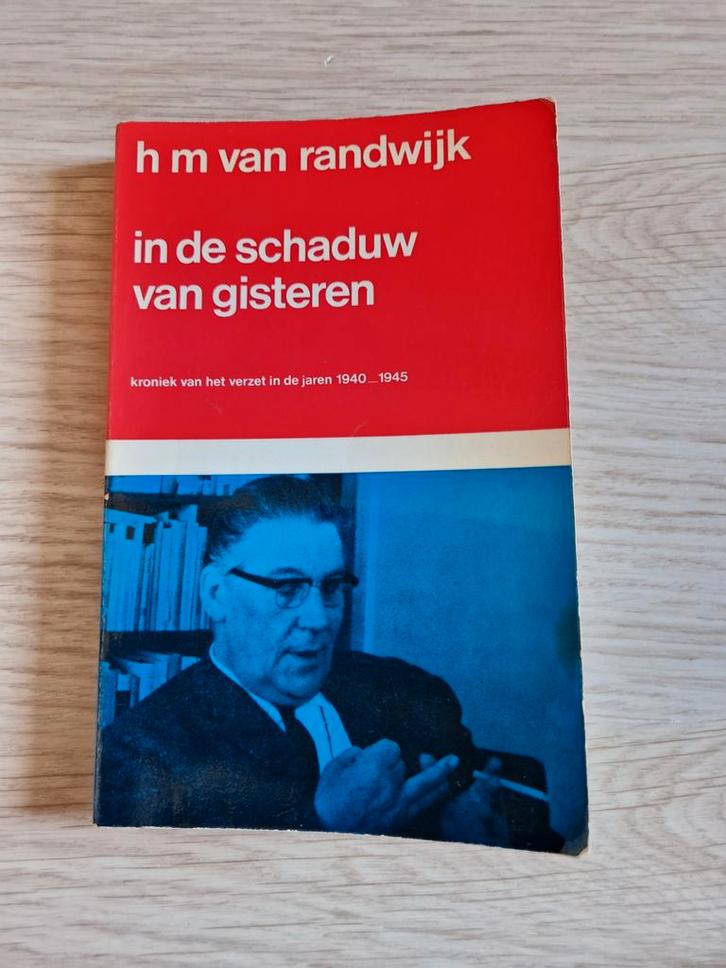 In de Schaduw van Gisteren - Verzet 1940-1945, Boeken, Oorlog en Militair, Gelezen, Overige onderwerpen, Tweede Wereldoorlog, Ophalen of Verzenden