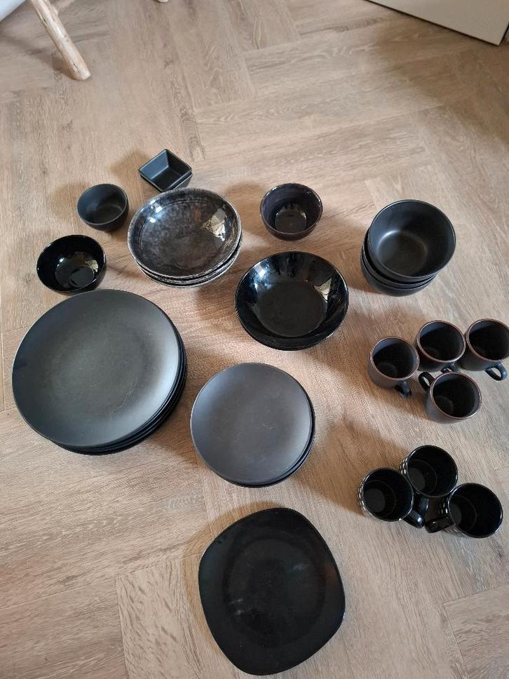 Servies zwart, Huis en Inrichting, Keuken | Servies, Zo goed als nieuw, Kop(pen) en/of Schotel(s), Overige stijlen, Aardewerk
