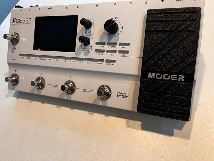 Mooer ge250 multi-effect pedaal, Muziek en Instrumenten, Effecten, Zo goed als nieuw, Multi-effect, Ophalen of Verzenden