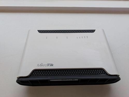 Mikrotik Chateau LTE12, Computers en Software, Routers en Modems, Refurbished, Router, Ophalen of Verzenden