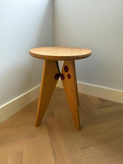 Vitra Prouvé X RAW Limited edition Tabouret, Huis en Inrichting, Krukjes, Zo goed als nieuw, Hout, Ophalen